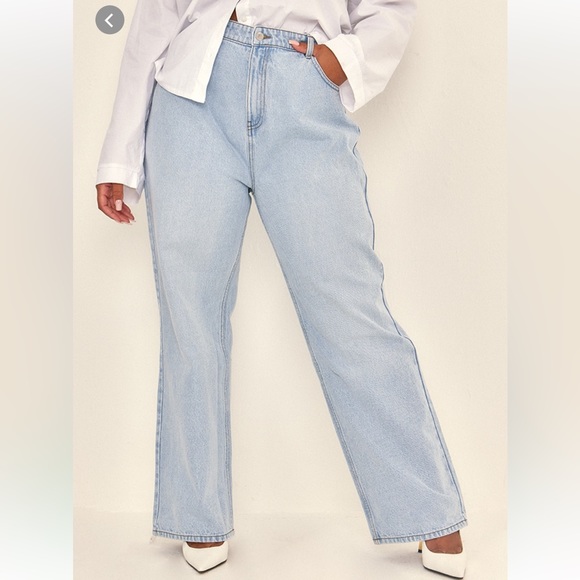 Plus size light blue wash high rise straight leg jeans (Pretty Little Thing) - Picture 2 of 5